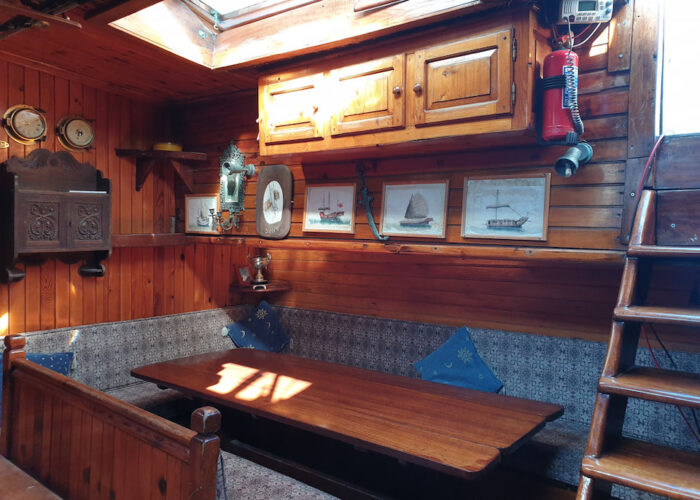 Rhea_s soloon dining area