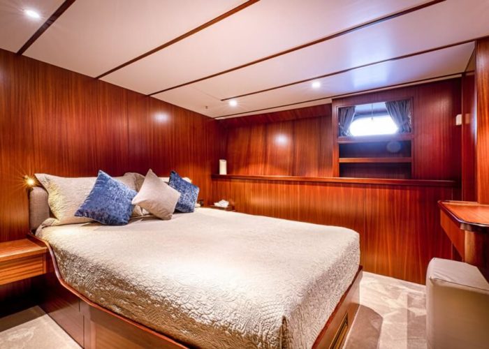 Classic Motor Yacht Chantella Cabin