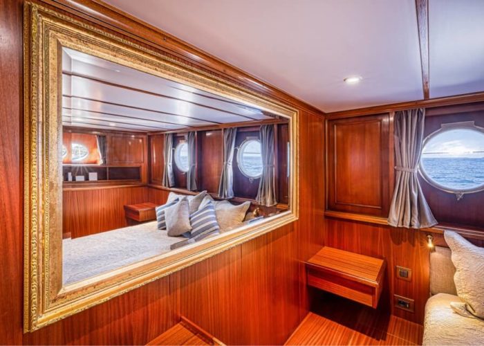 Classic Motor Yacht Chantella Cabin