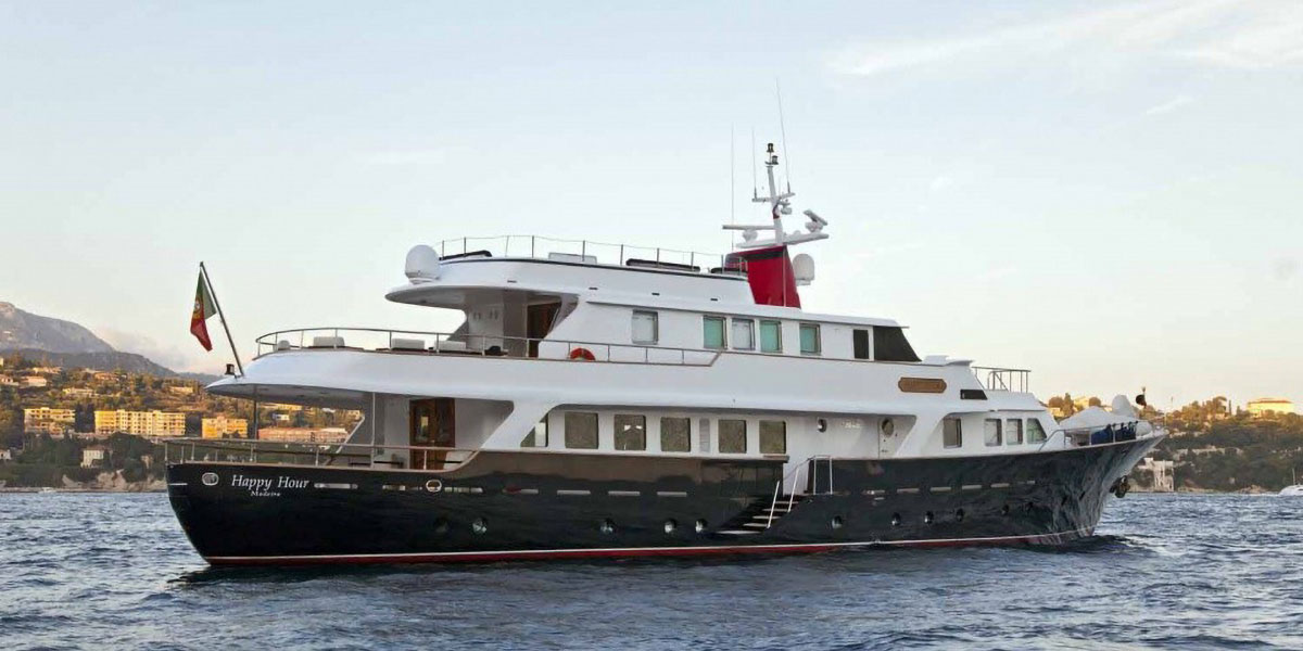 Classic Motor Yacht Happy Hour