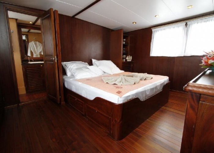 Classic Motor Yacht Le Kir Royal Double Cabin