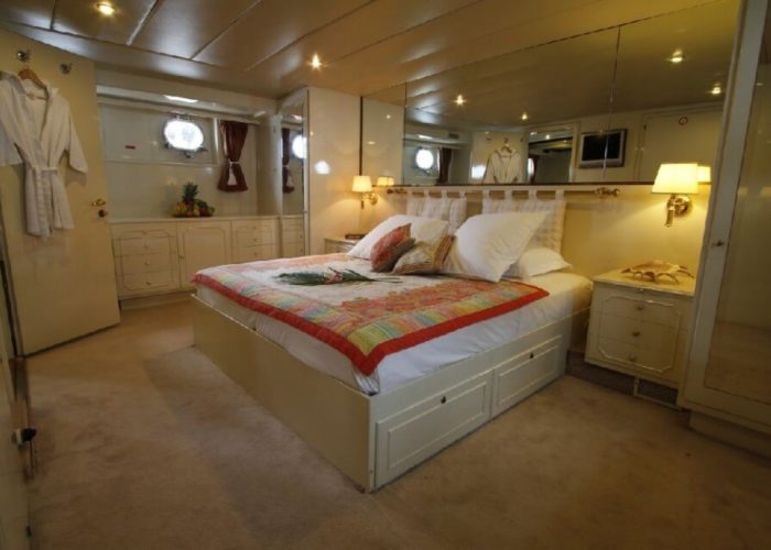 Classic Motor Yacht Le Kir Royal Double Cabin