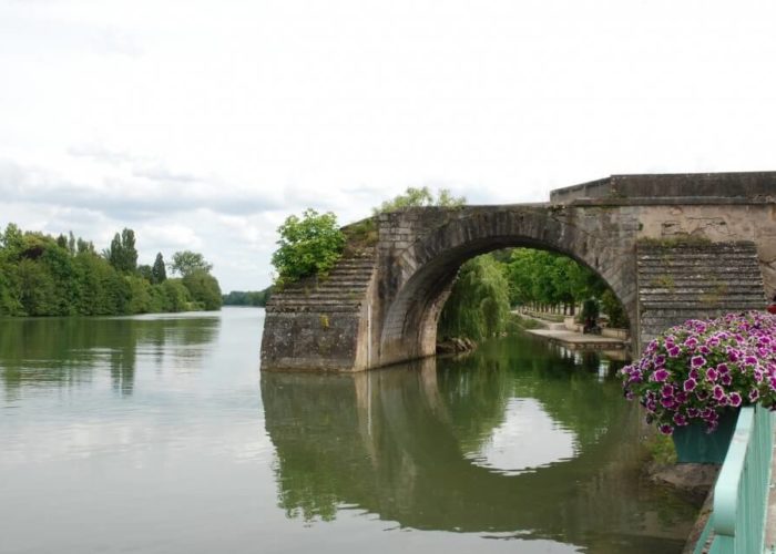 Classic Motor Yacht The Randle Pont Sur Yonne Old Bridge