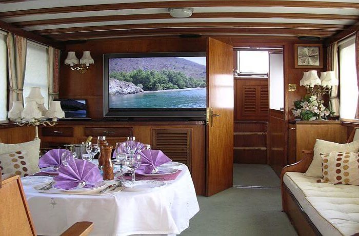 Classic Motor Yacht Watermark Saloon
