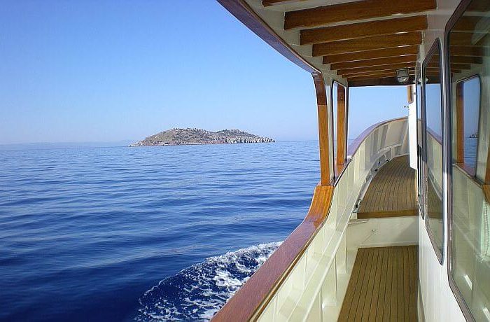 Classic Motor Yacht Watermark Under Way