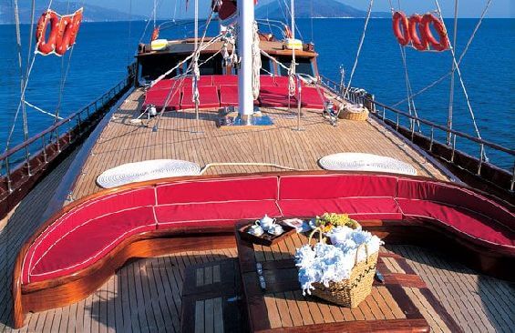 Classic Sailing Yacht Cobra Queen Foredeck Looking Aft