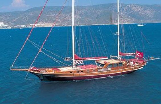 Classic Sailing Yacht Cobra Queen Under Power