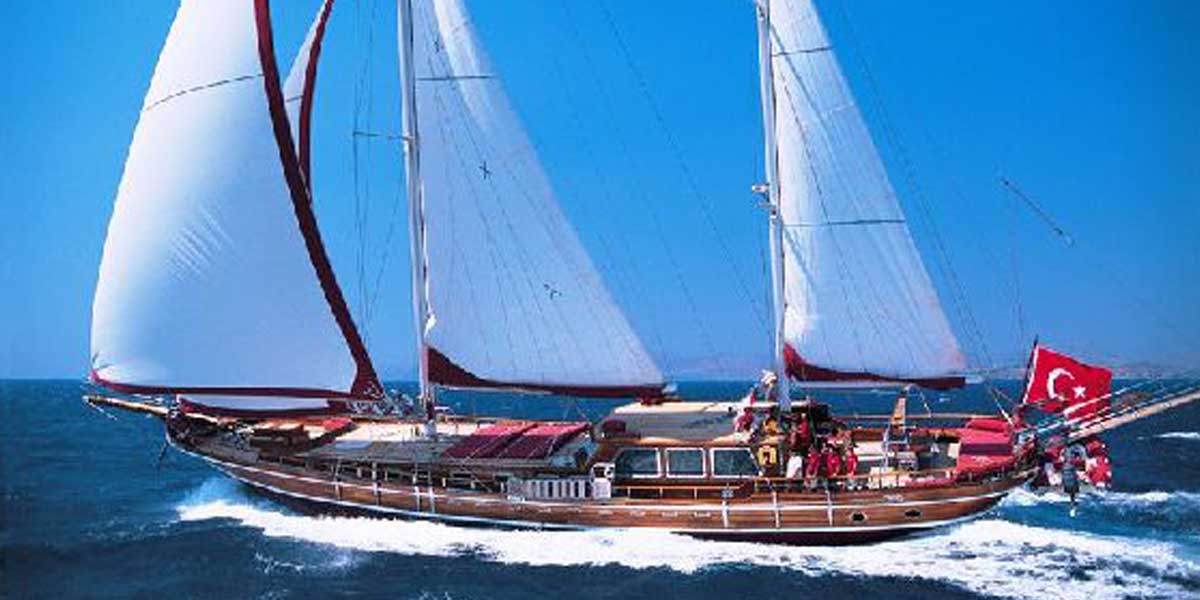 Classic Sailing Yacht Cobra Queen