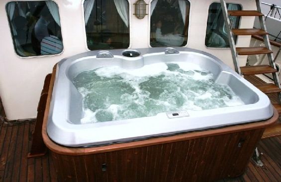 Classic Sailing Yacht Southern Cross Hottub