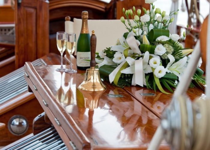 sailing yacht Orianda flowers