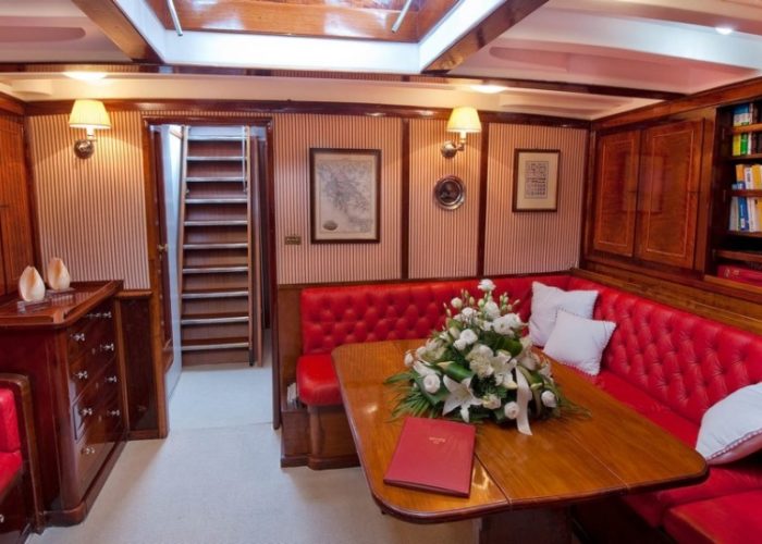 sailing yacht Orianda saloon