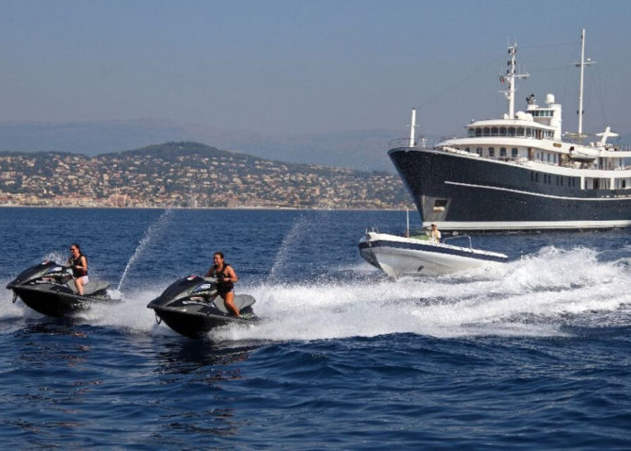 Classic Motor Yacht Sherakhan Jetskis And Tender