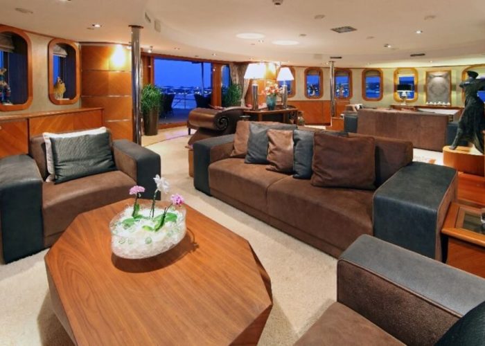 Classic Motor Yacht Sherakhan Saloon