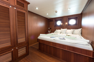 Classic Sailing Yacht Chronos Double Cabin