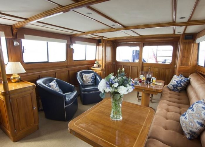 Classic Motor Yacht Rum Jungle Saloon