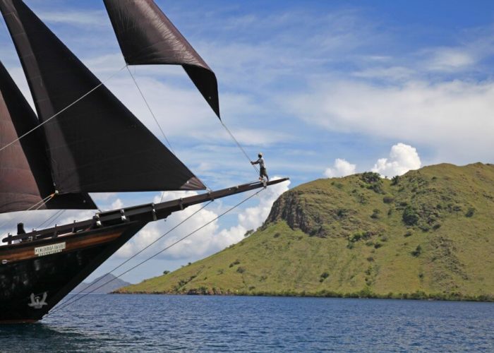 Classic Sailing Yacht Dunia Baru Bowsprit