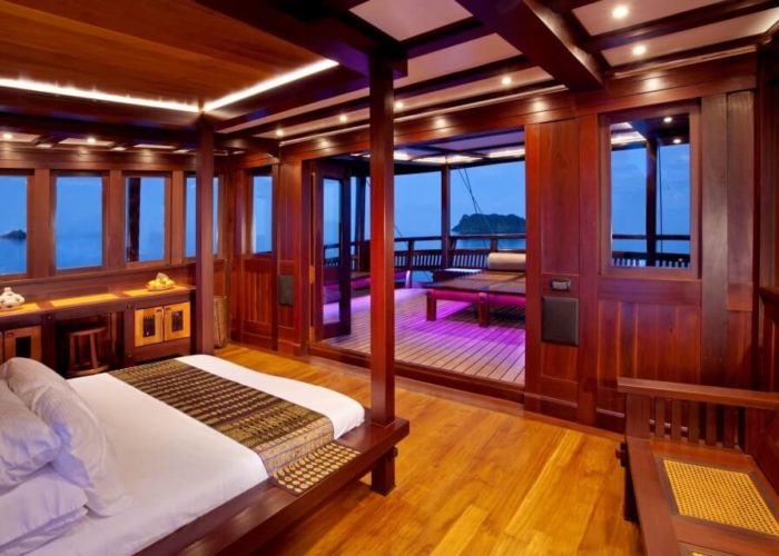 Classic Sailing Yacht Dunia Baru Master Balcony