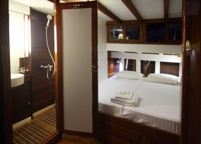 Classic Sailing Yacht Aventure Cabin