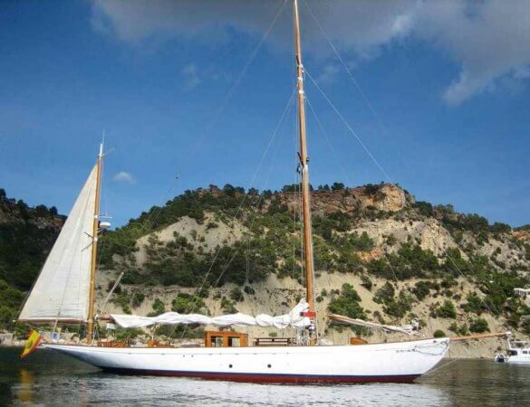 Classic Sailing Yacht Gladoris II Profile