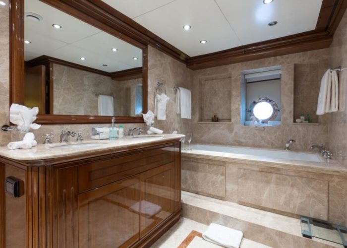 Classic Sailing Yacht Montigne Bathroom