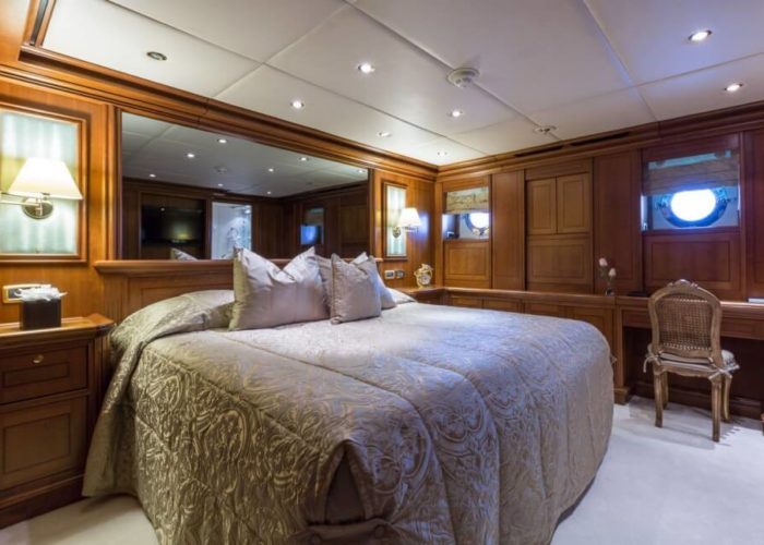 Classic Sailing Yacht Montigne Guest King Cabin