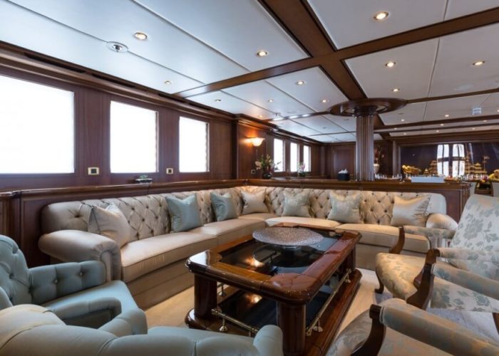 Classic Sailing Yacht Montigne Saloon