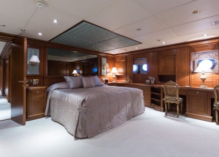 Classic Sailing Yacht Montigne VIP Cabin