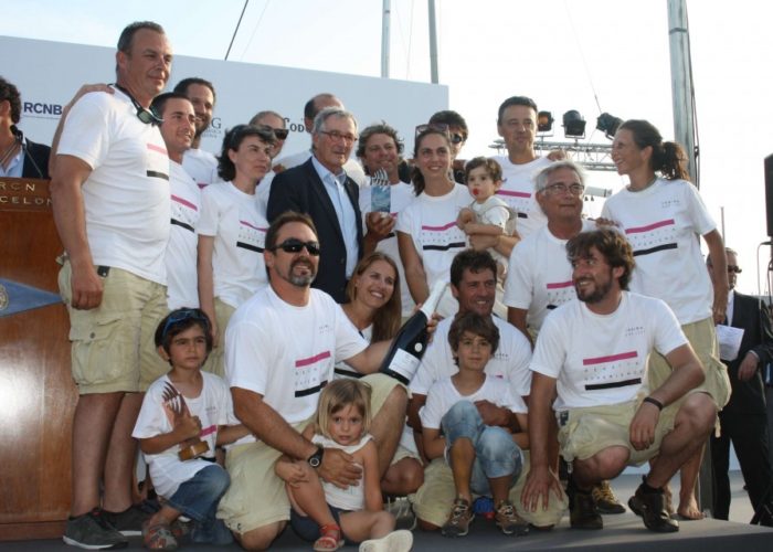 Classic sailing yacht Yanira crew