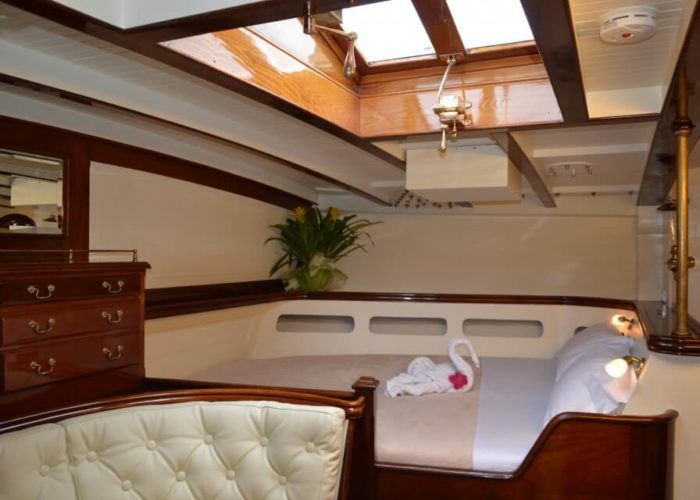 Classic Sailing Yacht Whitefin Double Cabin