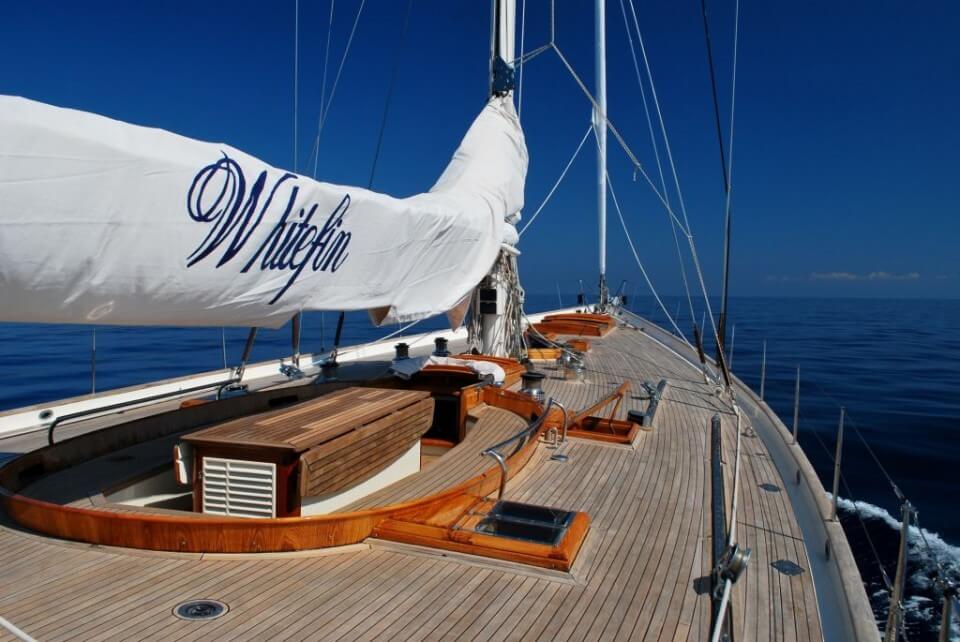 white fin sailing yacht