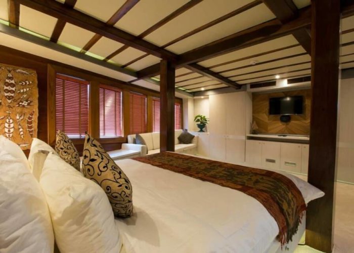 Classic Sailing Yacht Lamima Guest Room