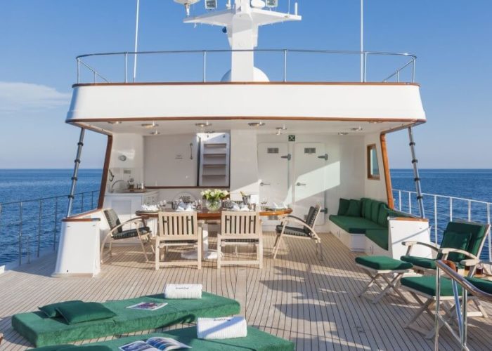 Classic Motor Yacht South Paw C Sundeck