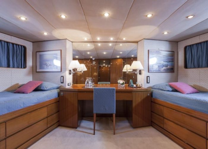 Classic Motor Yacht South Paw C Twin Cabin