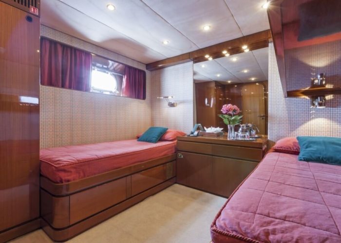 Classic Motor Yacht South Paw C Twin Cabin