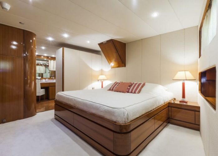 Classic Motor Yacht South Paw C VIP Cabin