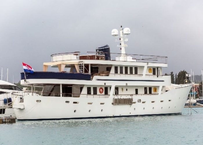 Classic Motor Yacht Donna Del Mare Starboard Side View