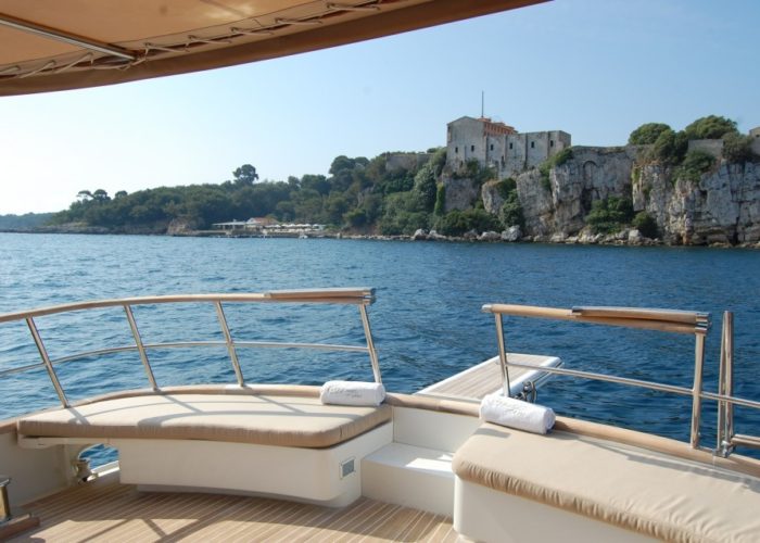 motor yacht Conquest aft deck rear seating