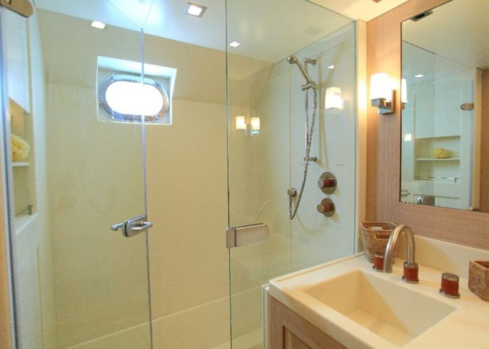 motor yacht Conquest bathroom master cabin