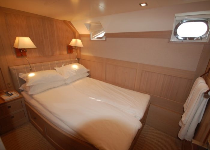 motor yacht Conquest double cabin