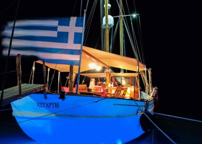 Classic Sailing Yacht Astarte Underwater Lights