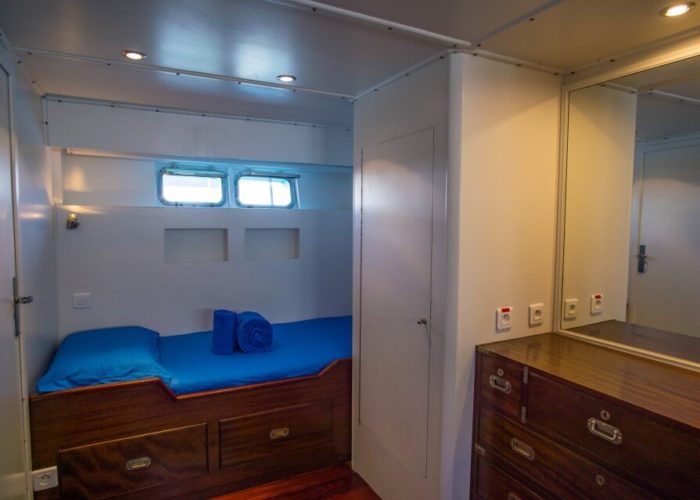 Classic Motor Yacht Bayview Cabin