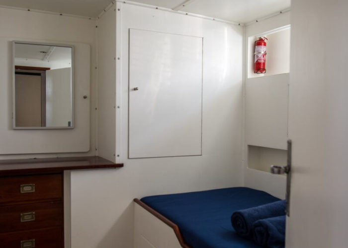 Classic Motor Yacht Bayview Cabin
