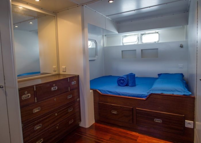 Classic Motor Yacht Bayview Cabin