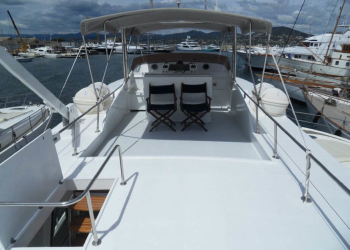 Classic Motor Yacht Bayview Flying Bridge
