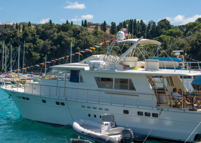 Classic Motor Yacht Bayview On Quay