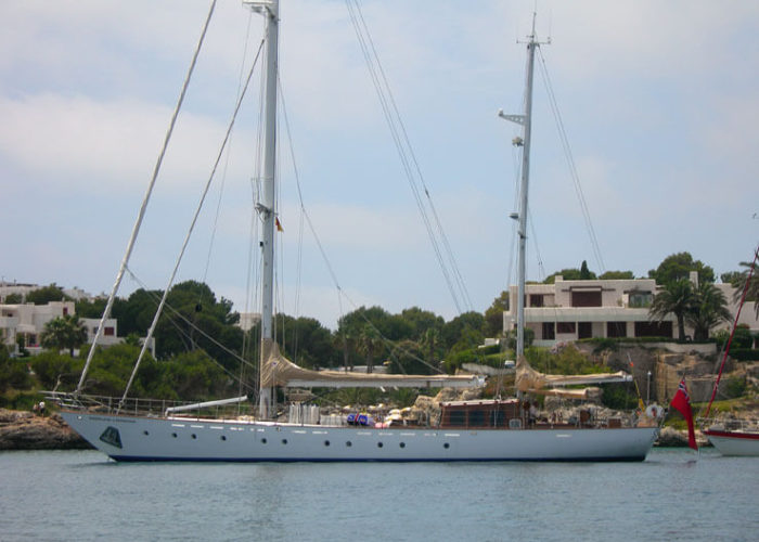 Classic Sailing Yacht Windweaver of Pennington Anchored