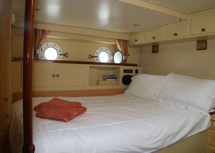 Classic Sailing Yacht Windweaver of Pennington Master Cabin