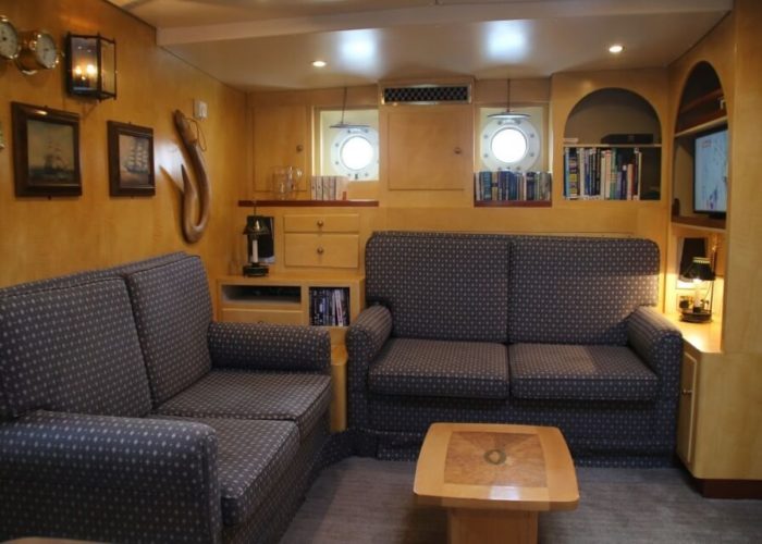 Classic Sailing Yacht Windweaver of Pennington Saloon