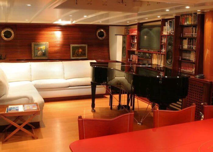 SHENANDOAH OF SARK PIANO LOUNGE