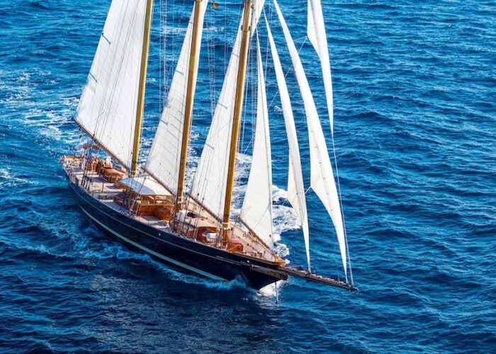 SHENANDOAH OF SARK UNDER SAIL BOW VIEW